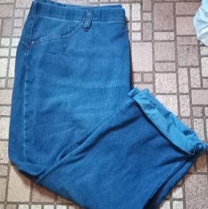 Capri style jeggings size 16-18